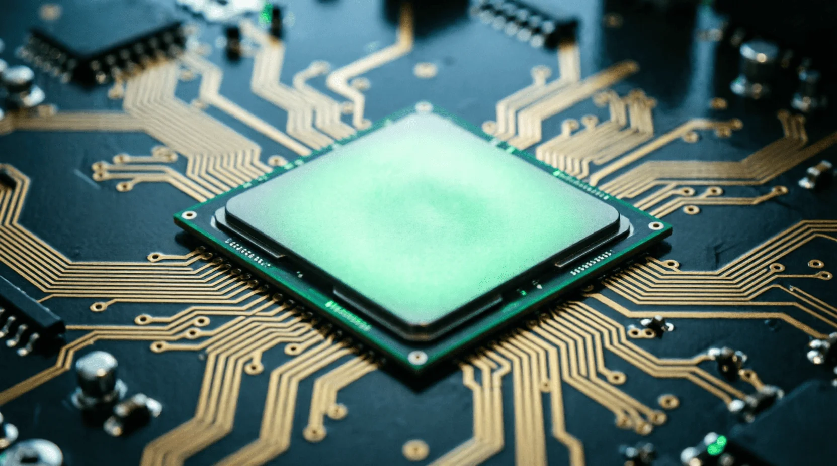 NVIDIA: как производитель видеокарт стал двигателем эпохи ИИ - история решений: от салфетки в ночной закусочной 1993 года до CUDA, двадцатилетней ставки и самой дорогой компании планеты: культура, ров и риски